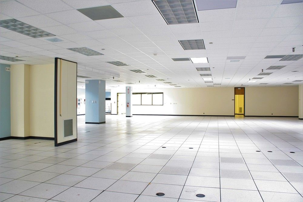 Magnavox Way Corporate Center: 1700 Magnavox Way, Fort Wayne, IN 46804